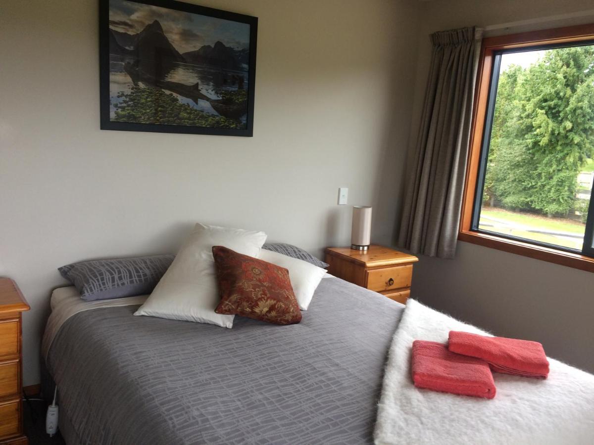 Acheron Cottages Manapouri Buitenkant foto